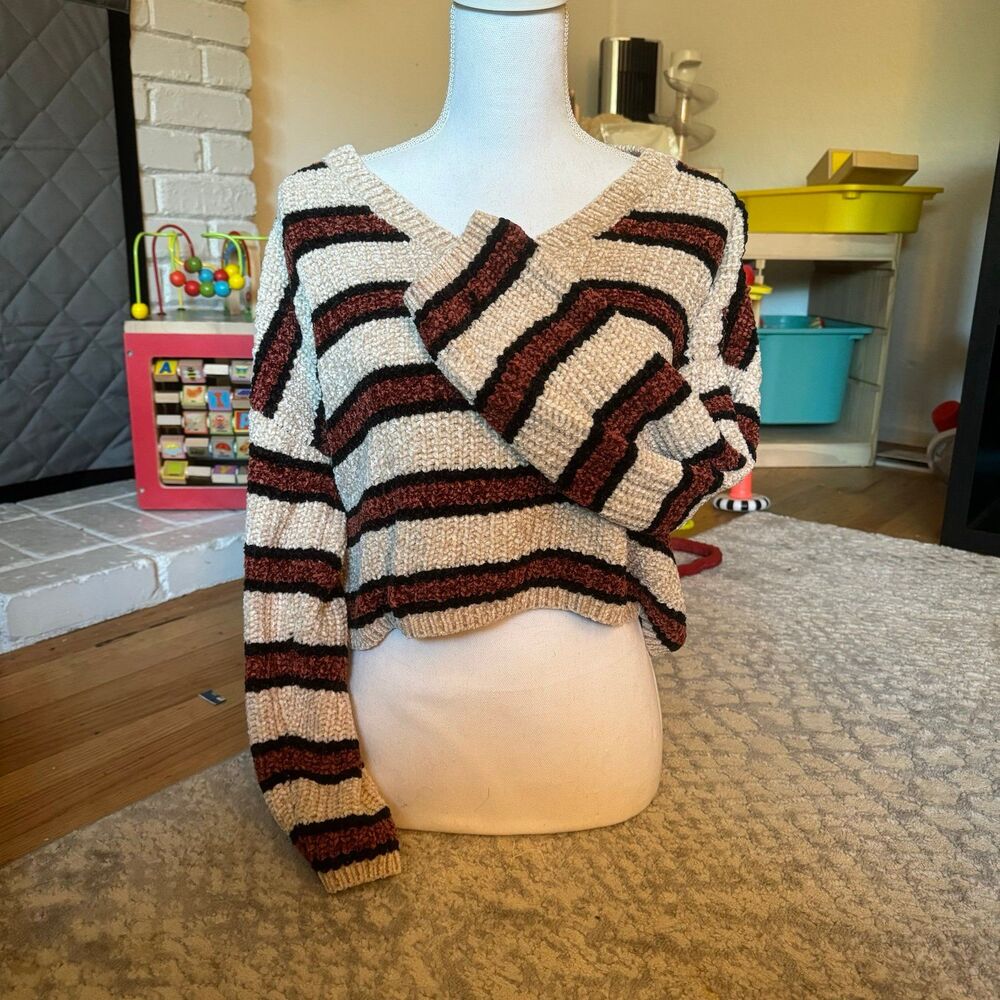 Beautiful striped sweater - Picture 1 of 4